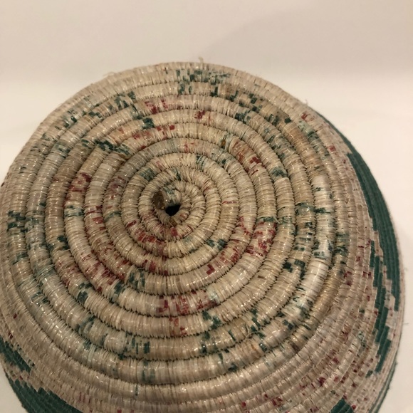 Hand woven basket/planter - Picture 6 of 7